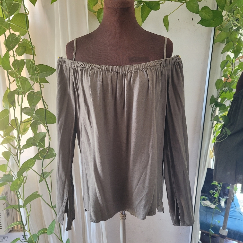 Cloth & Stone Off the Shoulder Top Sage Green Size M